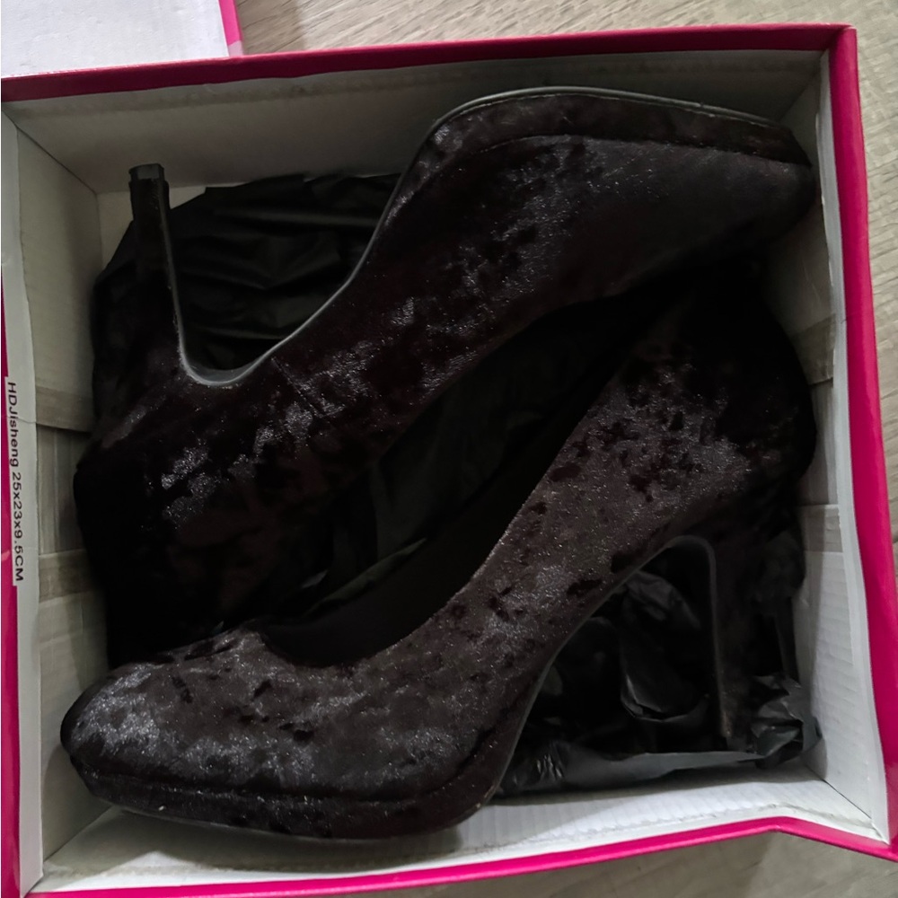 Sophisticated Black Velvet Heels with Lace-Up Design